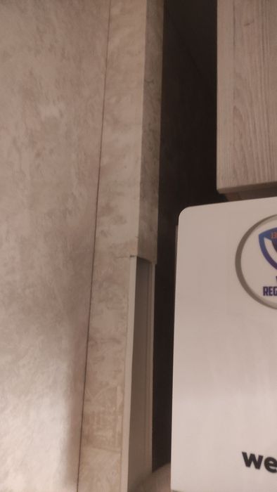 Продам пластиковый короб для трассы кодиционера 6*6 см.