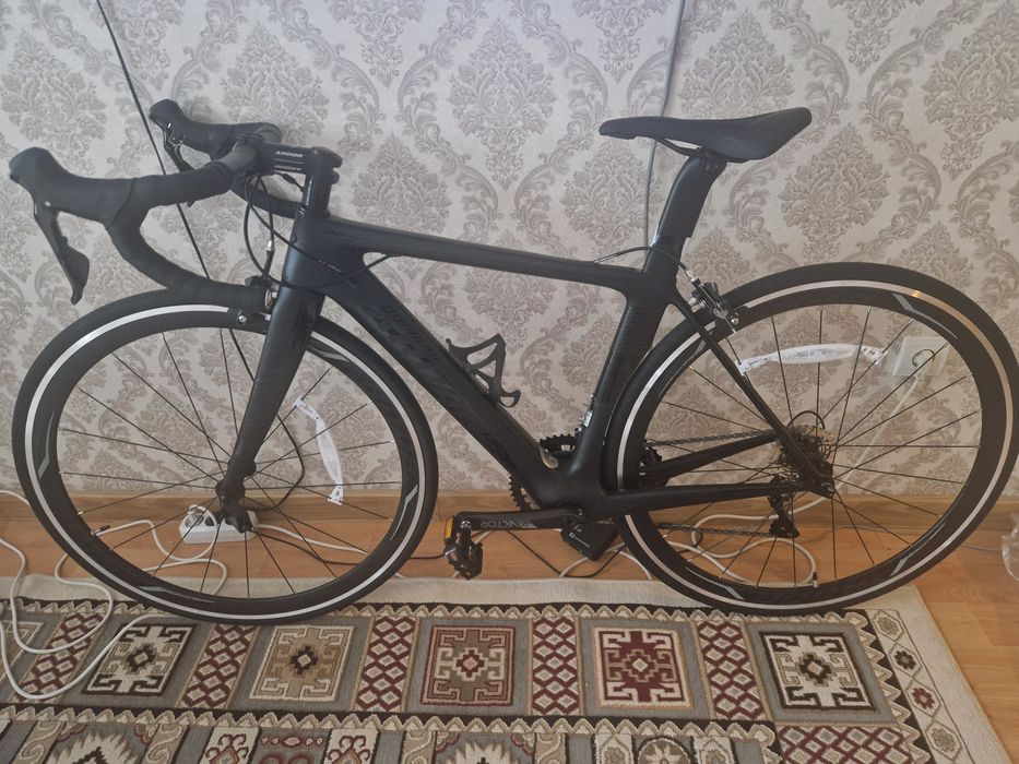 Шоссейный карбоновый велосипед