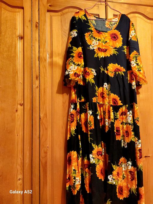 Продавам    голям размер дамски рокли