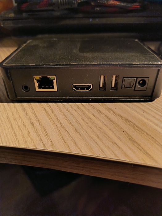 Тв Бокс IPTV SET TOP BOX TH100 Приемник за интернет и телевизия