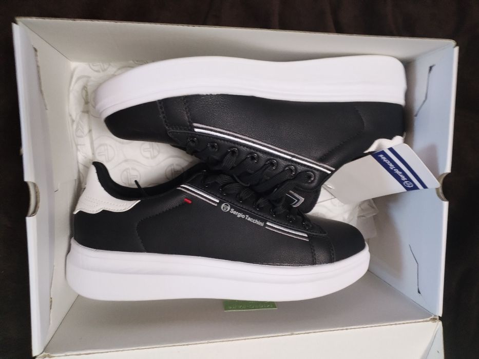 Vand adidasi Sergio Tacchini noi cu eticheta