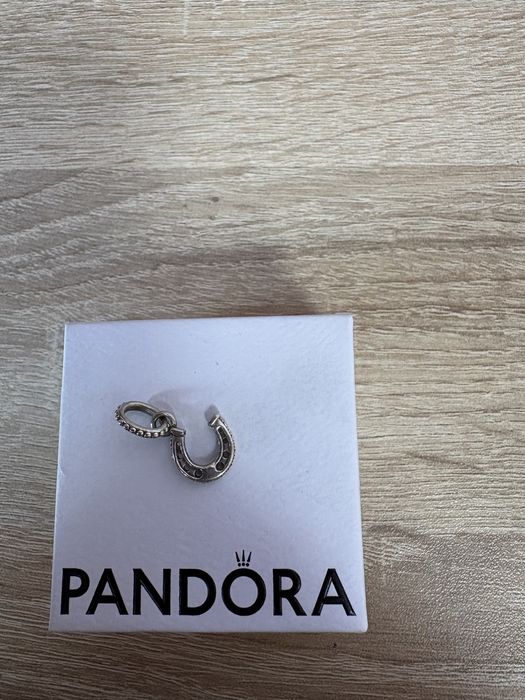 Гривна и талисмани Pandora