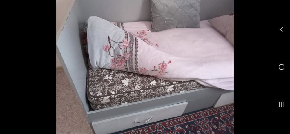 Продам кровать с матрасом