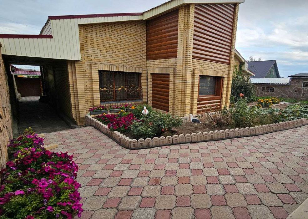 Продам большой кирпичный дом