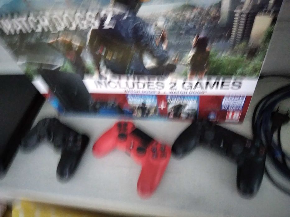 Плейстейшън 4 +  3 джойстика-400лв.