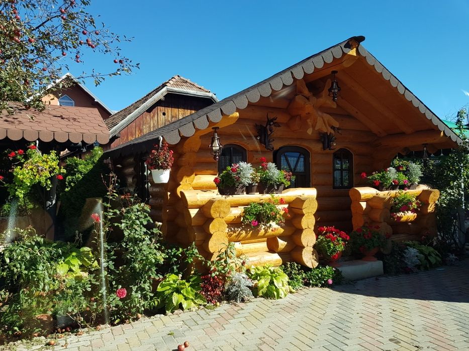 Case din lemn rotund,cabane din lemn,foisoare din lemn rotund bustean