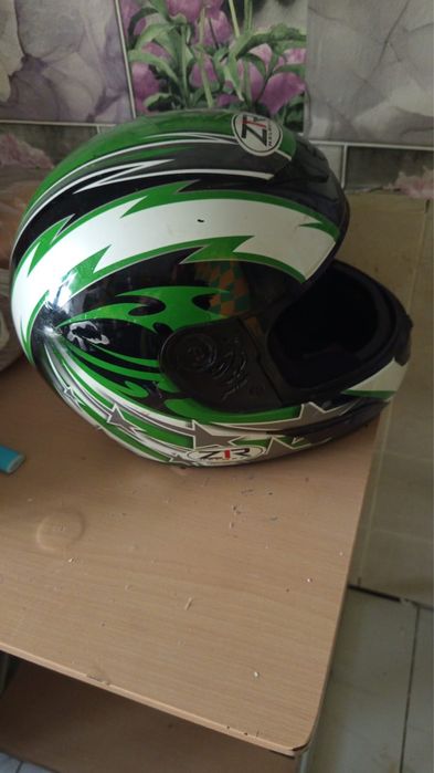 Продам шлем мотоциклиста