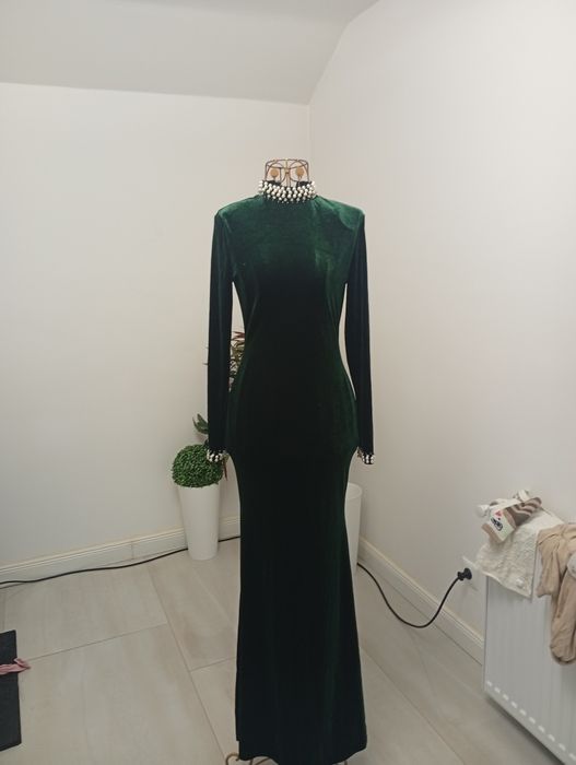 Vând rochii elegante de seara și de vară