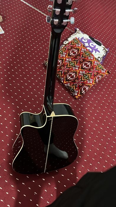 Продам Гитару почти новый