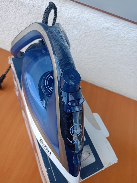 Vând fier de calcat Tefal UltraGliss  produs de calitate superioara nou nouț