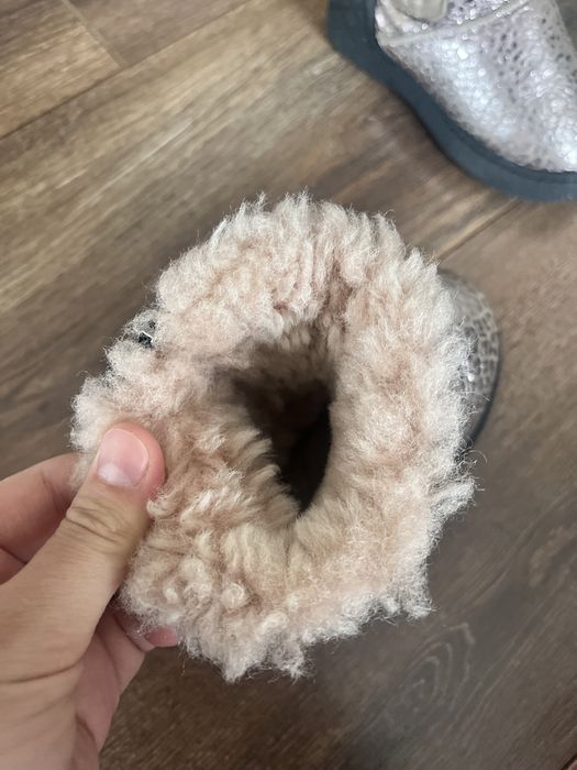 Продам зимние сапоги угги