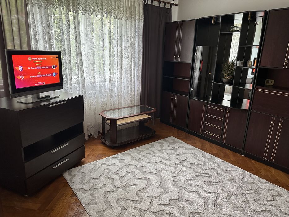 Inchiriere apartament 2 camere  semidecomandat , Calea Bucuresti( Rotonda), langa Spitalul de Neurologie