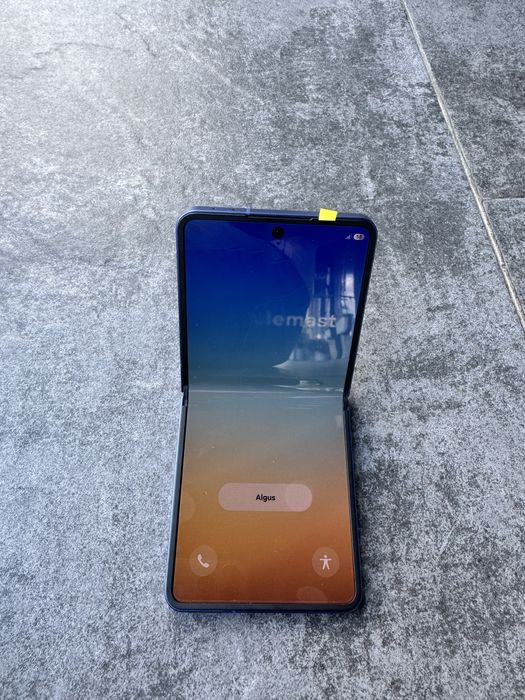 Vand/schimb Samsung Z Flip 7  blue 512 Gb 12 Ram neverlocked NOU zero minute!