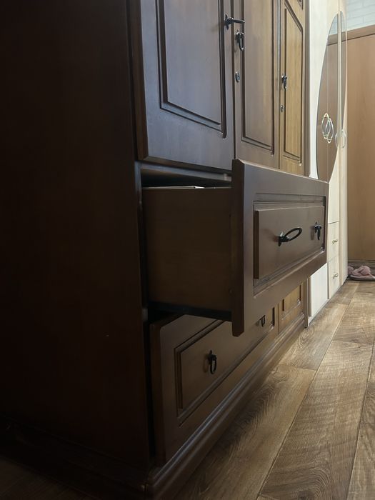 Шкаф плательный дерево