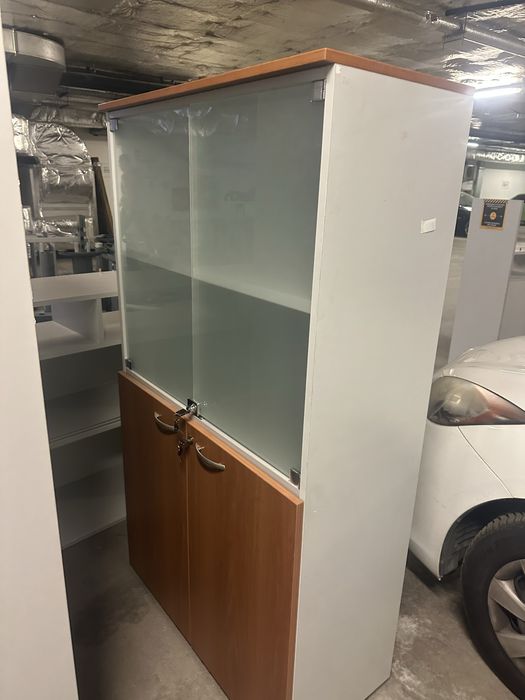 Шкафчета секции и бюра