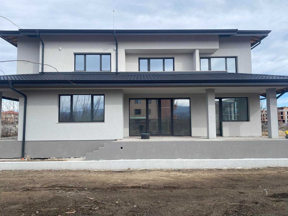 Продава се Къща в Пловдив, Остромила - 380 кв.м за 1048 €/кв.м - Снимка #2