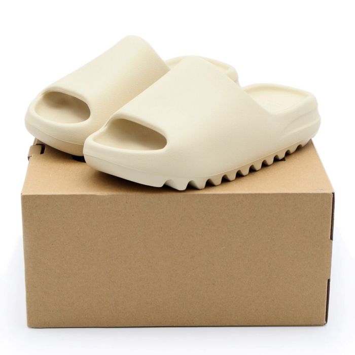 Yeezy slides 41 номер чисто нови неносени