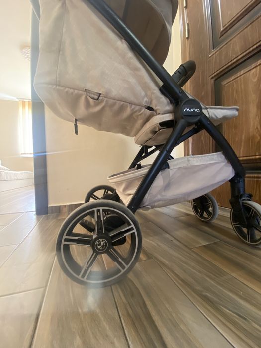 Бибешка количка Nuna Bmw TRVL Lx