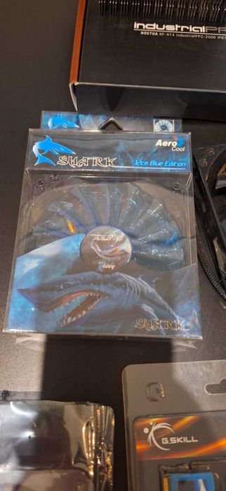 Продам вентилятор AeroCool Shark 12cm Blue Edition