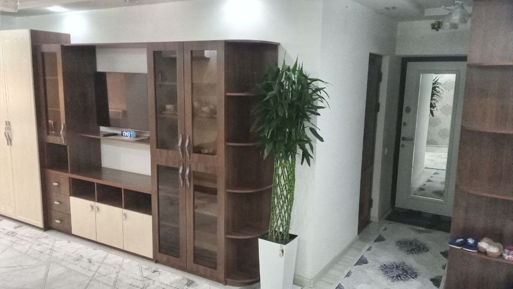 Продаю 3х квартиру + подвал 180кв. Под бизнес (Собственник)