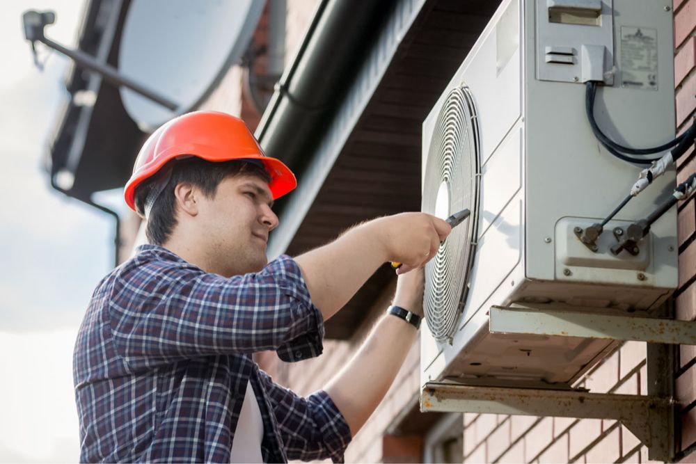 Установка, ремонт, чистка кондиционеров и монтаж труб