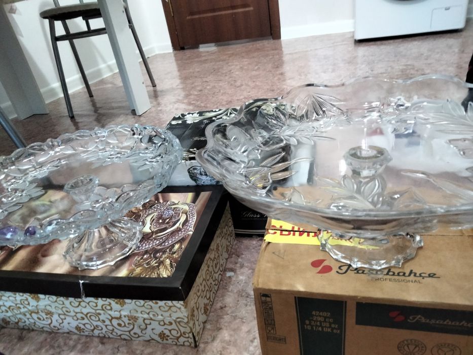 Продам тортницу в отличном состоянии