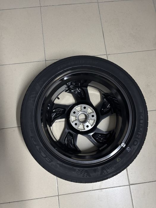 Продам новый диск с резиной на Hyundai Elantra 7