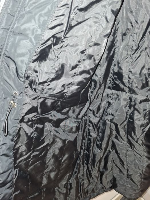 Дамско черно яке Autwears.
Якето е без забележка,може да се регулира в