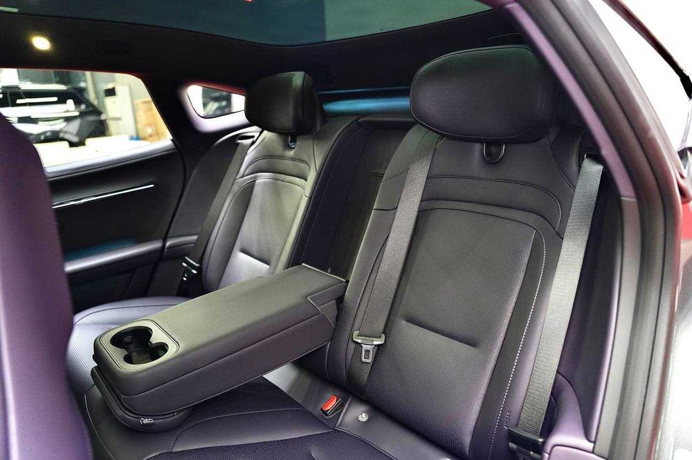 AVATR 06 MAX REEV (Obsidian Grey)