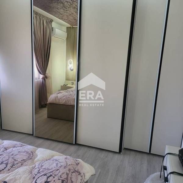 Тристаен луксозен апартамент в кв. ,,Бадема,,