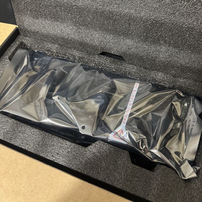 Placa video Gigabyte AMD Radeon RX 9060XT GAMING OC 8GB GDDR6 128bit