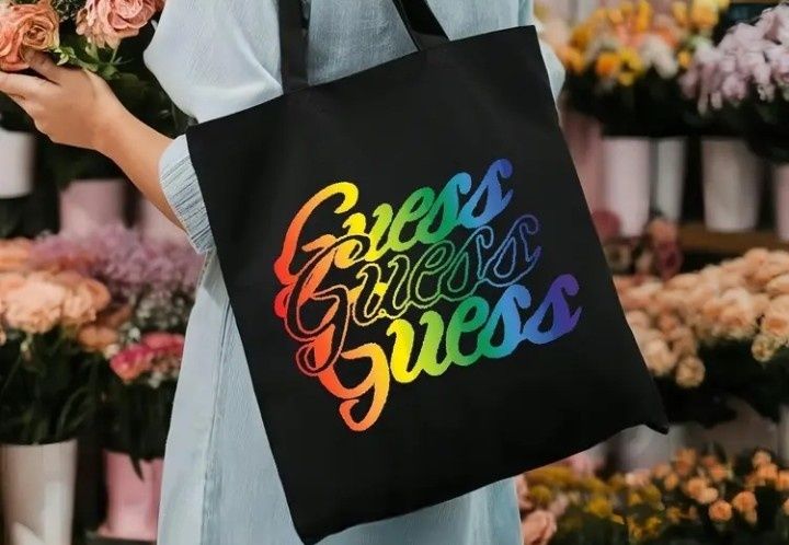 Geanta din panza Guess ,potrivita pentru cumpărături, saculet inclus