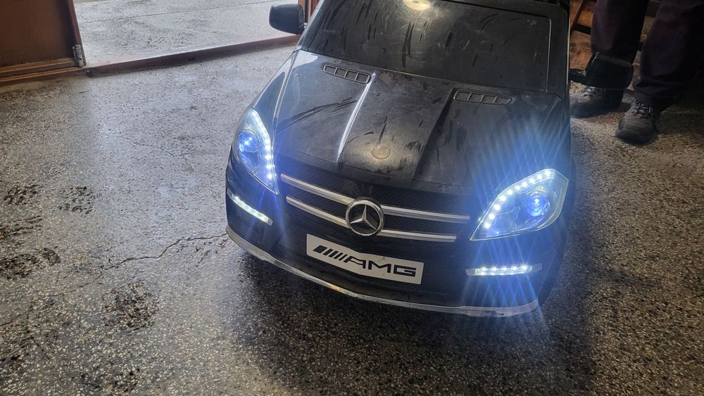 Детска акумулаторна кола