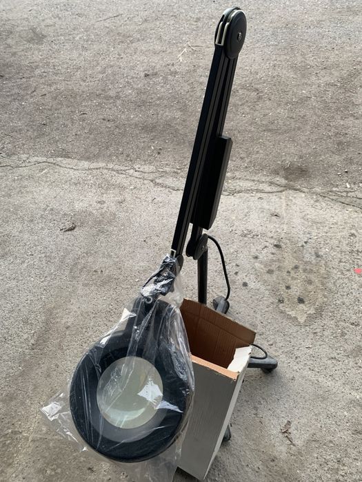 Козметична лампа лупа