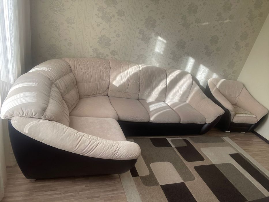 Горка и диван