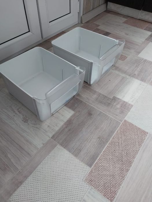 Продам-Все полки от холодильника индезит