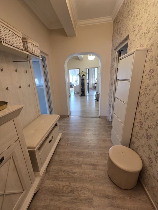 Inchiriez apartament  4 camere ultracentral