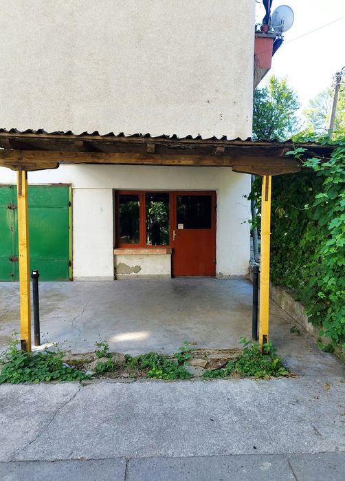 Дава се под наем Гараж / Паркомясто в Плевен, Широк център - 15 кв.м за 61.2 € - Снимка #1