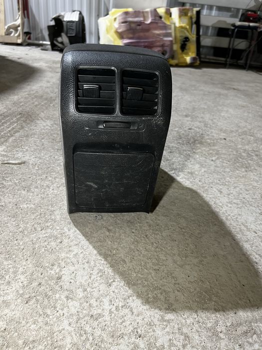 Подлокотник на Фольсваген Гольф 6