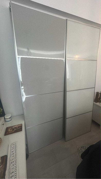 Dulap Pax 150x236 cu usi si accesorii