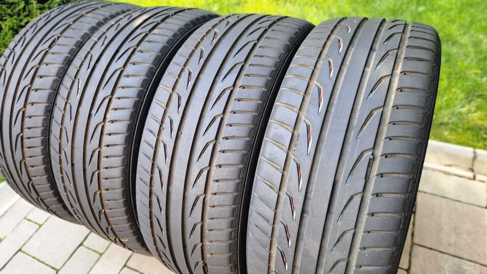 Anvelope vara 235 45 R 19 Semperit.