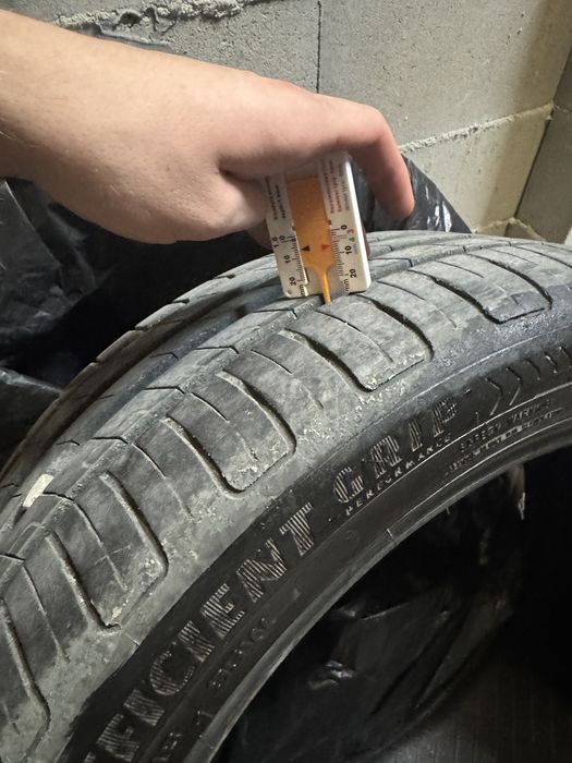 Goodyear EfficeintGrip 225/45 R18 -почти нови, 80% ресурс