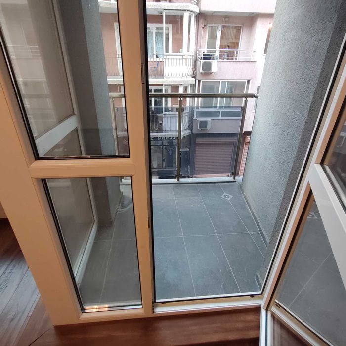 Продава се Тристаен апартамент в Варна, Христо Ботев - 84 кв.м за 2500 €/кв.м - Снимка #2