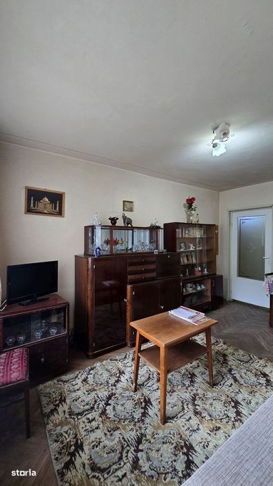 Apartament la parter După Zid