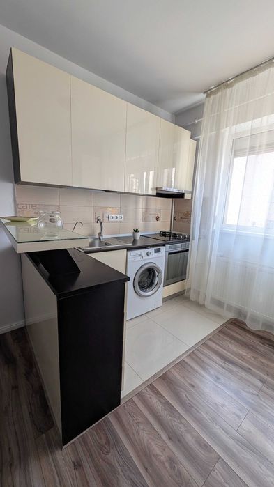 Vând apartament decomandat zona 9 mai