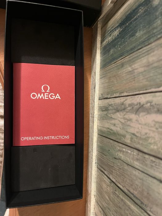 Часовник Omega.