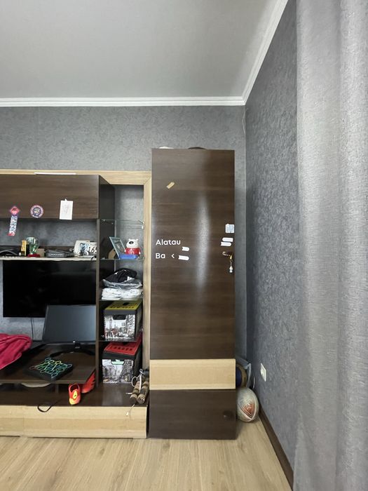 Шкаф и полка для телевизора