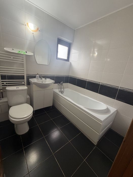 Inchiriez Apartament cu 3 camere Bl. Poitiers