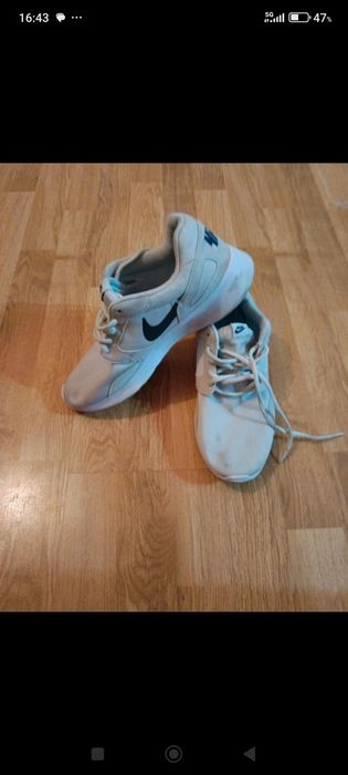 Adidași Nike ...