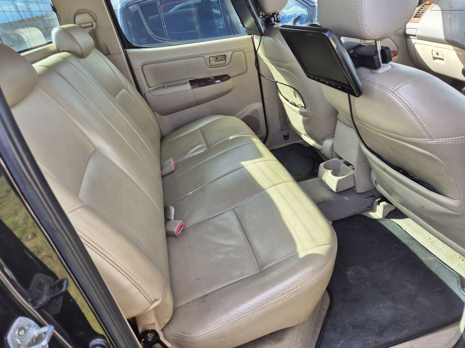 Dezmembrez Toyota Hilux 3.0 Invincible 2006-2016